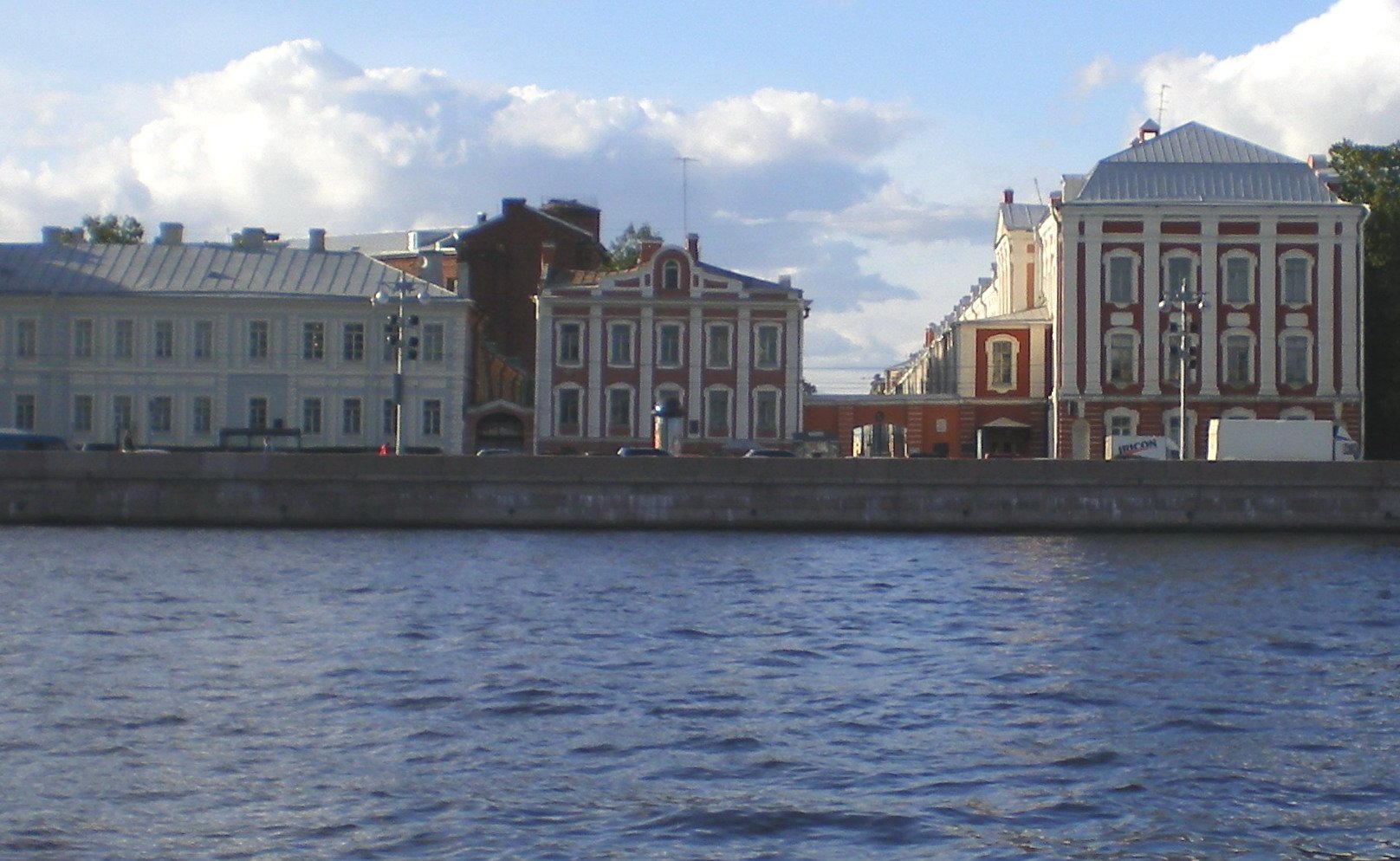 جامعة سانت بطرسبرغ يمكنك أن تدرس أثناء دراسة الطب في روسيا