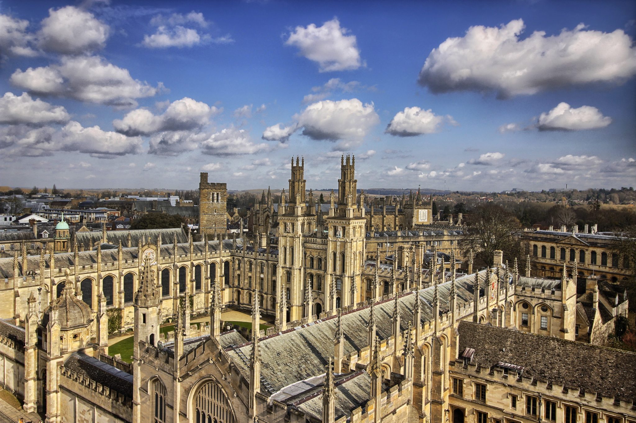 جامعة أكسفورد في بريطانيا اللفة الإنجليزية واختبار التوفل Toefl